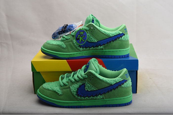 Dead x Nike SB Dunk Low“ Green Bear” CJ5378-300