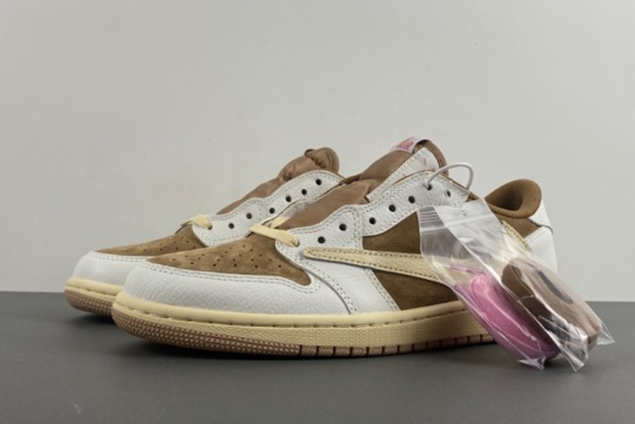 Travis Scott x Air Jordan 1 Low OG DM7866-106