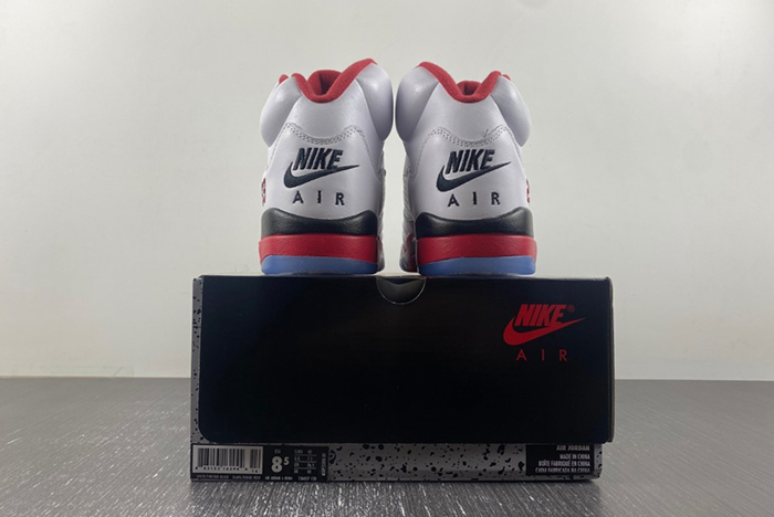 Air Jordan 5 “Fire Red”136027-120