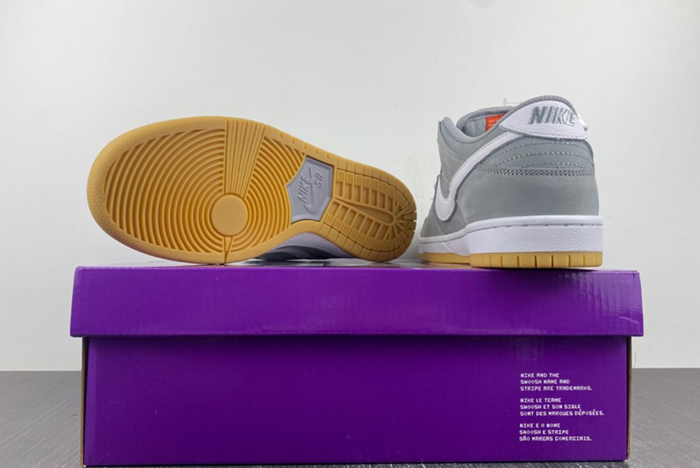 Nike SB Dunk Low “Grey Gum”  DV5464-001