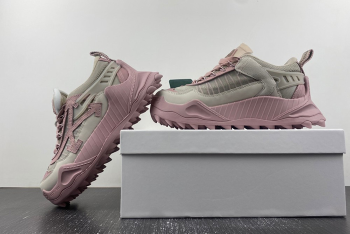 Off-White c/o Virgil Abloh