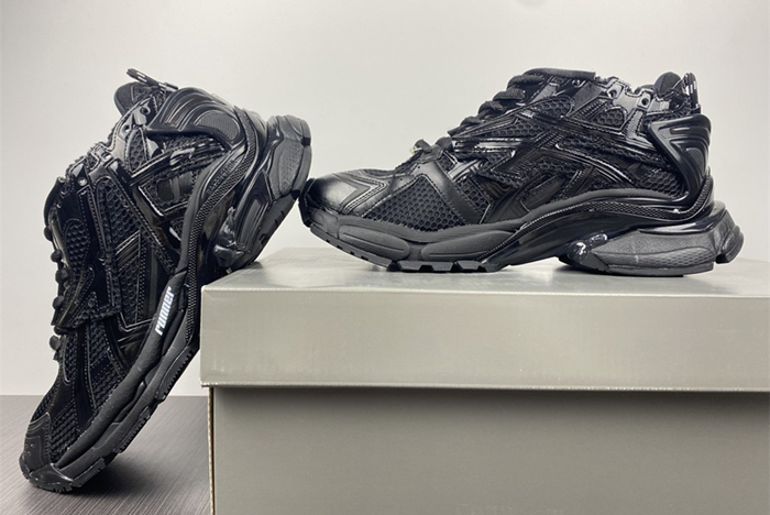 7.0 BALENCIAGA -Runner