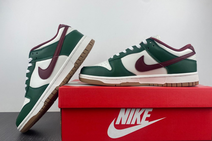 Nike Dunk Low “Gorge Green”  FB7160-161