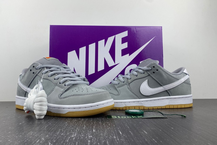 Nike SB Dunk Low “Grey Gum”  DV5464-001