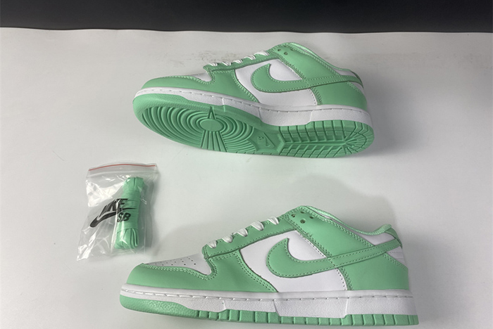 Nike Dunk Low WMNS Green Glow DD1503-105