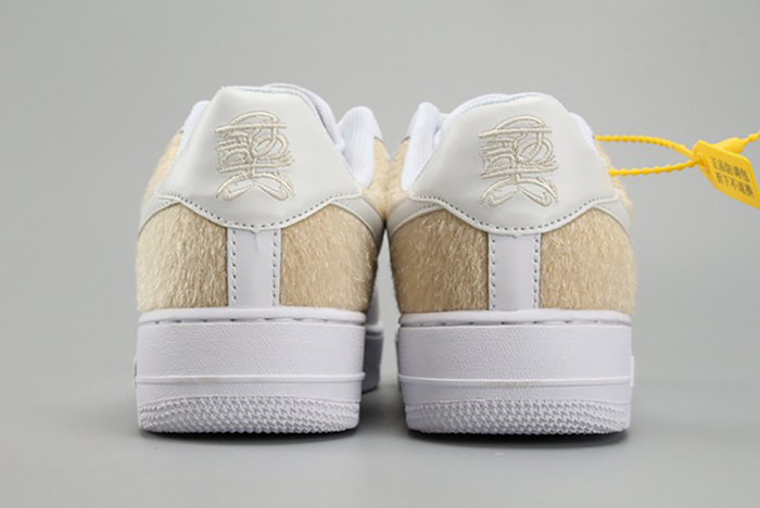 NIKE AIR FORCE 1’07 LV8 SUEDE WHITE A09281-100