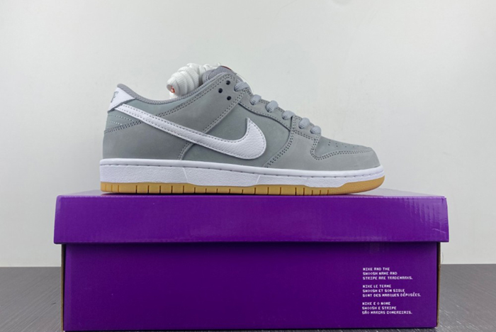 Nike SB Dunk Low “Grey Gum”  DV5464-001