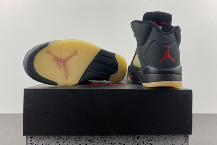 Air Jordan 5 Gore-Tex  Supreme DR0092-001