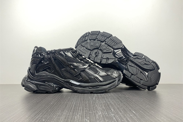 7.0 BALENCIAGA -Runner