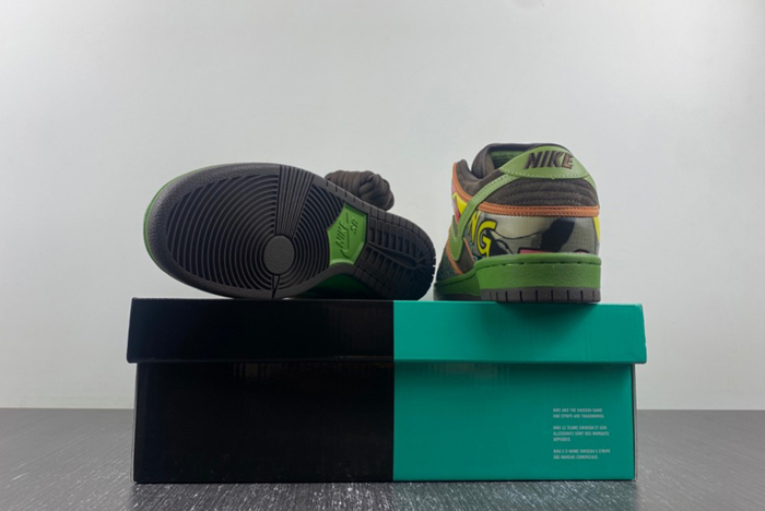 Nike SB Dunk Low “De La Soul”  789841-332