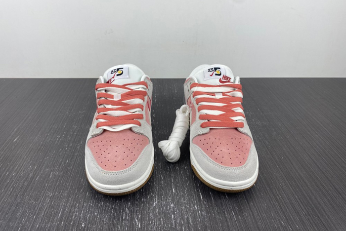 Nike Dunk Low SE  DO9457-110