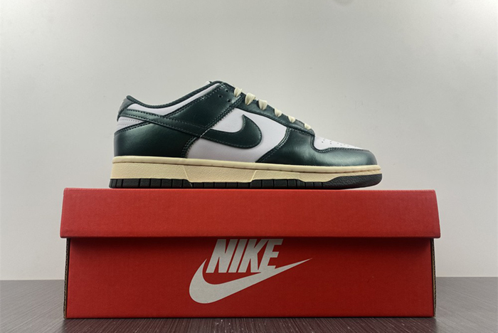 Nike Dunk Low “Vintage Green”  DQ8580-100