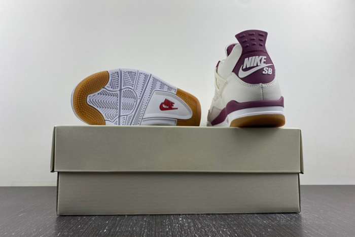 SB x Jordan 4 “Sapphire”  DR5415-102