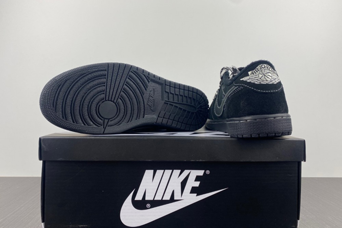 Travis Scott x Air Jordan 1 Low OG DM7866-100.