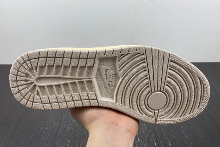 Travis Scott x Air Jordan 1 Low  DM7866 102