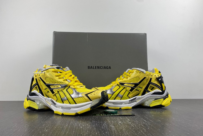 7.0 Balenciaga 677402-W2RD3-0510