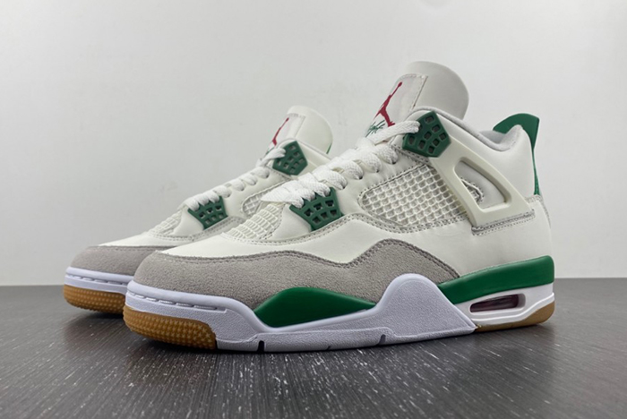 Nike SB x Air Jordan 4 ‘Pine Green’ DR5415-103