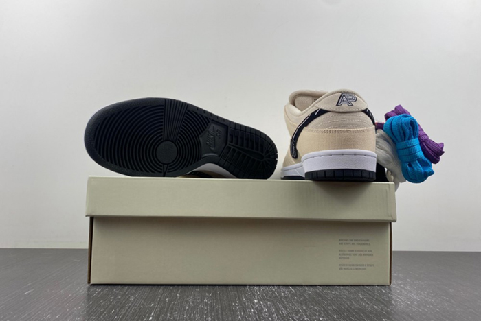 Albino & Preto x Nike Dunk SB Low  FD2627-200