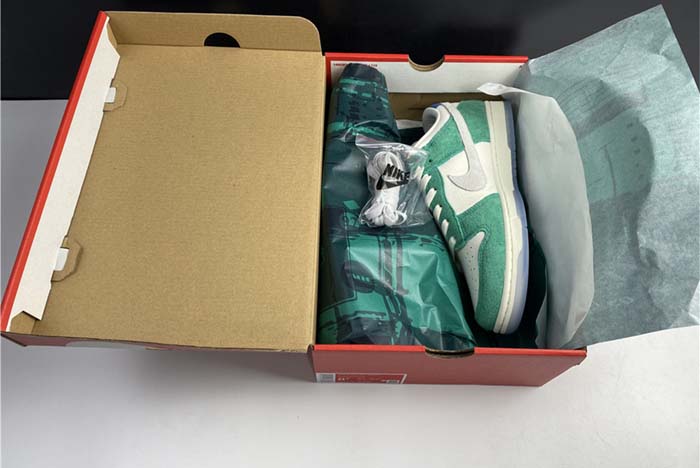 Kasina x Nike Dunk Low Road Sign Neptune Green CZ6501-101