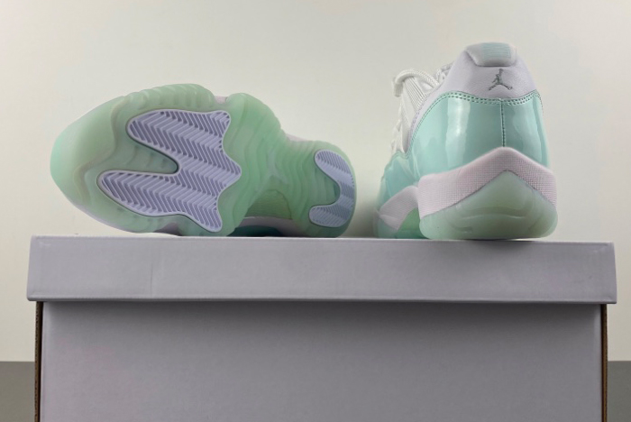 Air Jordan 11 Low “Igloo” AH7860-103
