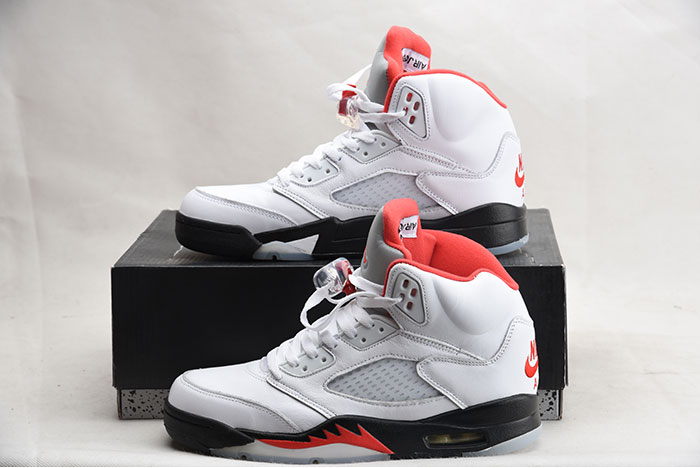 AIR JORDAN 5 RETRO FIRE RED DA1911-102