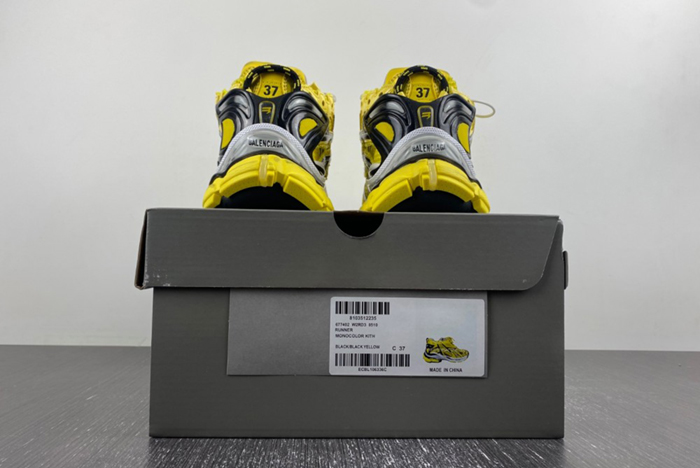 7.0 Balenciaga 677402-W2RD3-0510