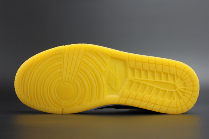 Air Jordan 1 Retro Mid 