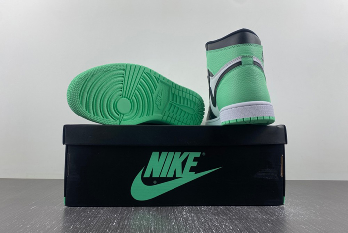 Air Jordan 1 High OG “Green Glow” DZ5485-130