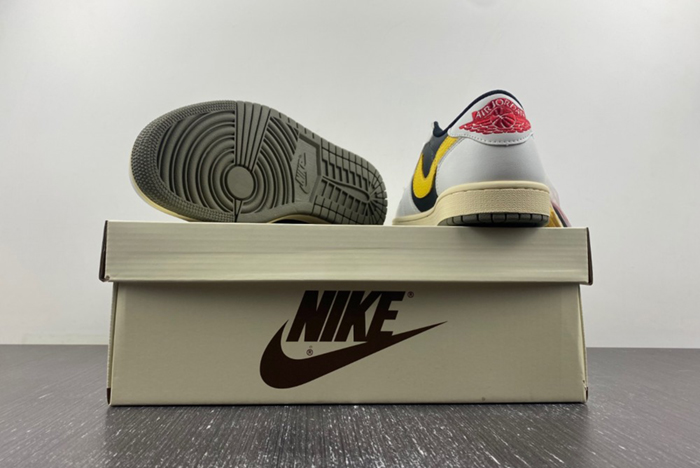 Travis Scott x Air Jordan 1 Low