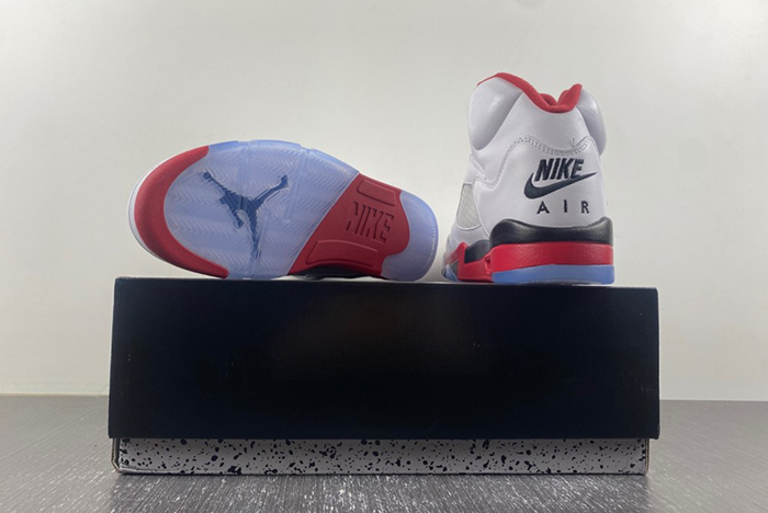 Air Jordan 5 “Fire Red”136027-120