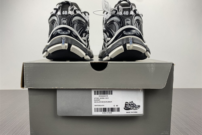 7.0 BALENCIAGA -Runner  BLACK