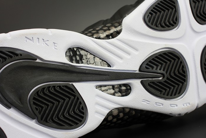 Nike Air Foamposite Pro "Dr. Doom" Black/White 624041-006