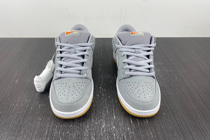 Nike SB Dunk Low “Grey Gum”  DV5464-001