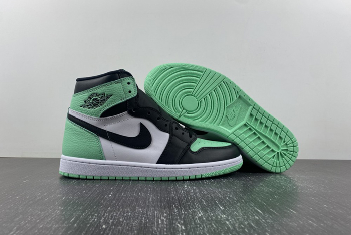 Air Jordan 1 High OG “Green Glow” DZ5485-130