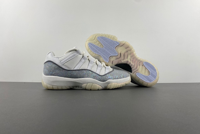 Air Jordan 11 Low 2025 HQ7000-001