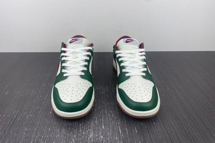 Nike Dunk Low “Gorge Green”  FB7160-161