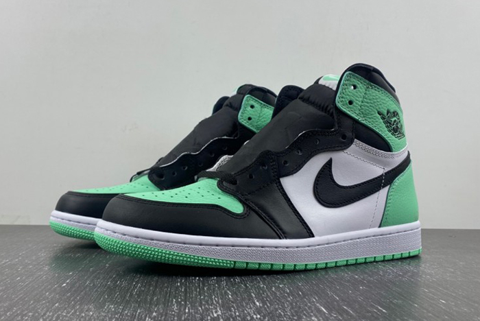 Air Jordan 1 High OG “Green Glow” DZ5485-130