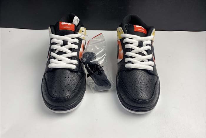 Nike SB Dunk Low“Raygun” BQ6832-001