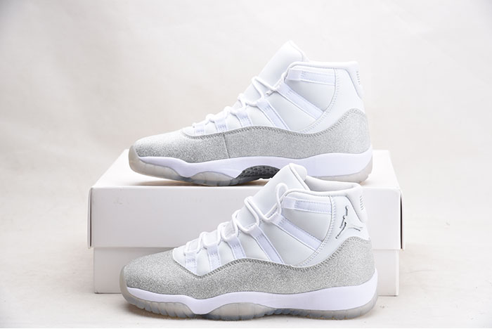 JORDAN 11 RETRO WHITE METALLIC SILVER - AR0715-100