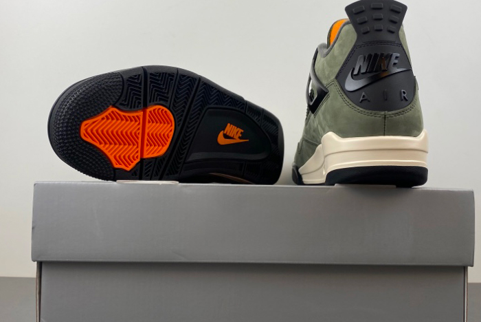 UNDEFEATED x Air Jordan 4 OG IB1519-200