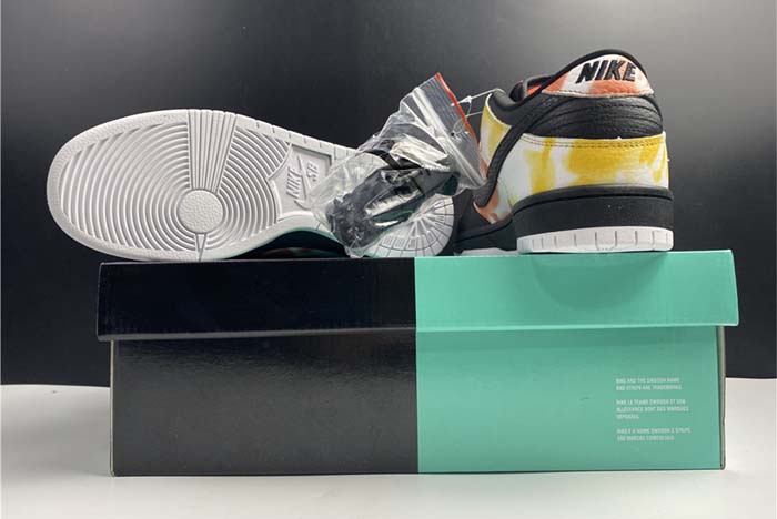 Nike SB Dunk Low“Raygun” BQ6832-001