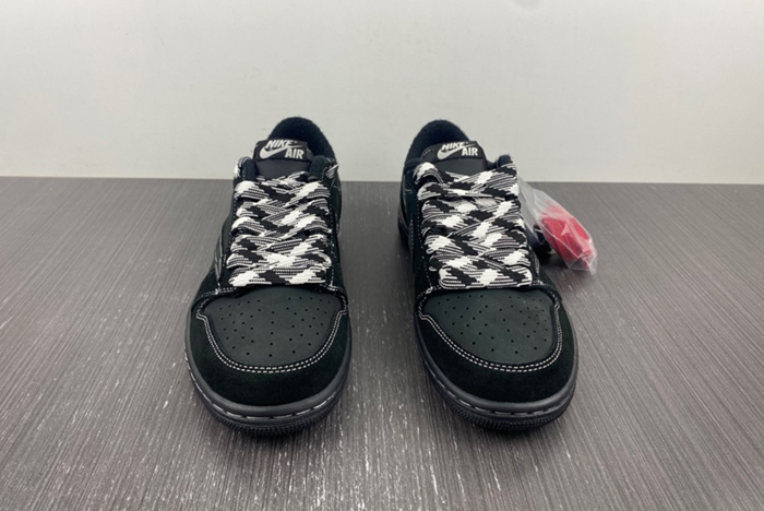 Travis Scott x Air Jordan 1 Low OG DM7866-100.