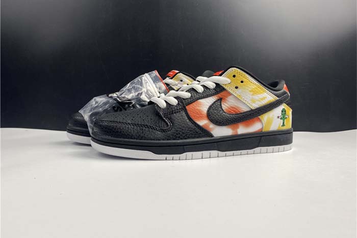 Nike SB Dunk Low“Raygun” BQ6832-001