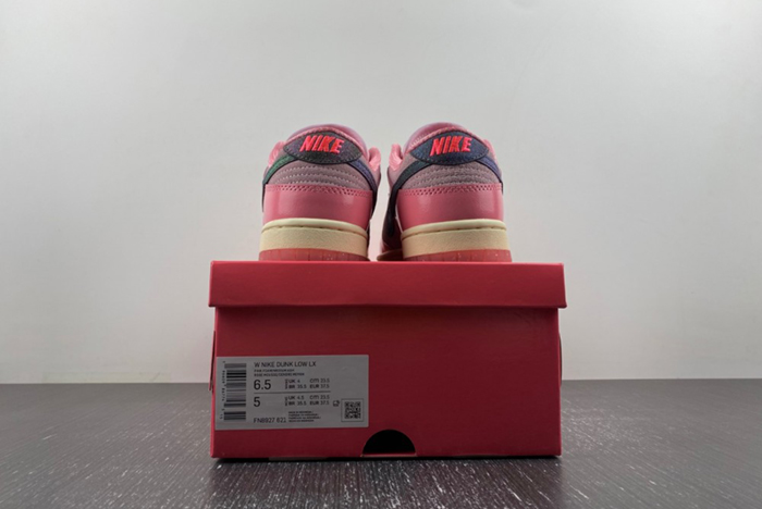 Nike Dunk Low “Barbie”  FN8927-621
