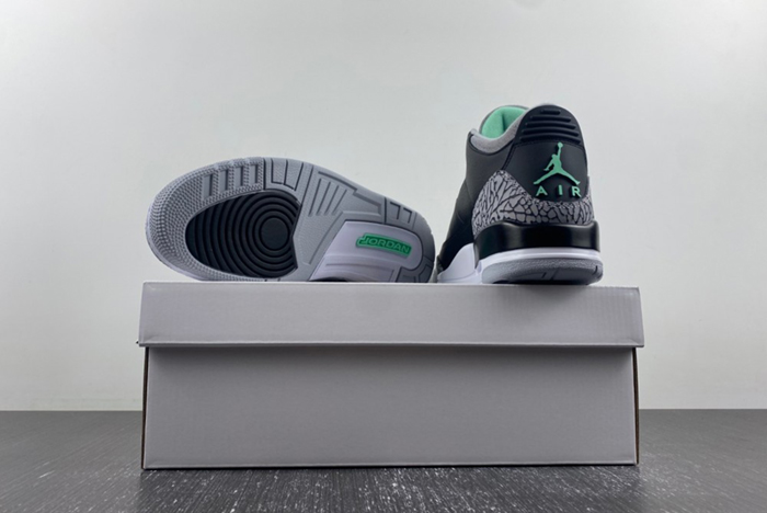 Air Jordan 3 “Green Glow” CT8532-031