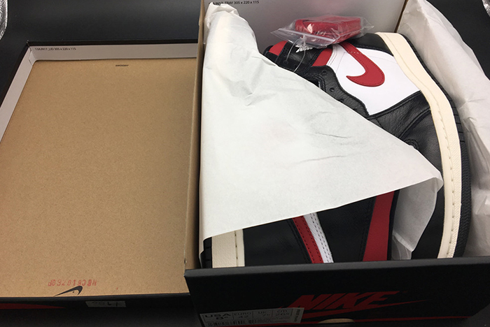 AIR JORDAN 1 BLACK WHITE GYM RED 555088-061