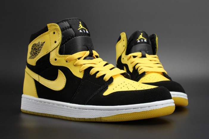 Air Jordan 1 Retro Mid 