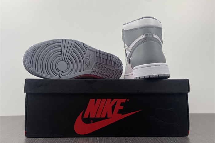 Air Jordan 1 High OG ‘Stealth  555088-037