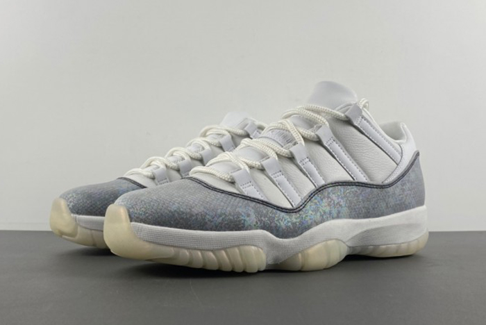 Air Jordan 11 Low 2025 HQ7000-001