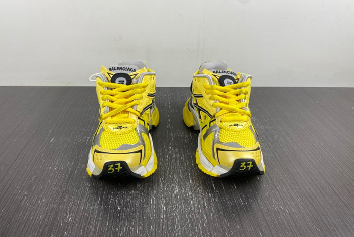 7.0 Balenciaga 677402-W2RD3-0510